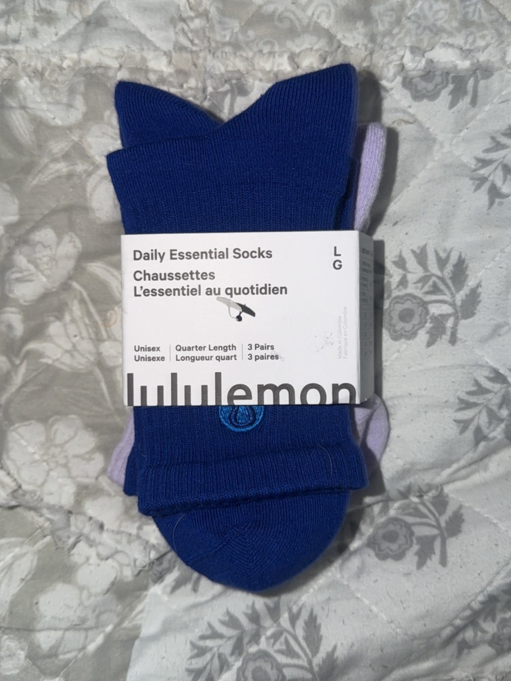 Lululemon Socks size LG (one missing)